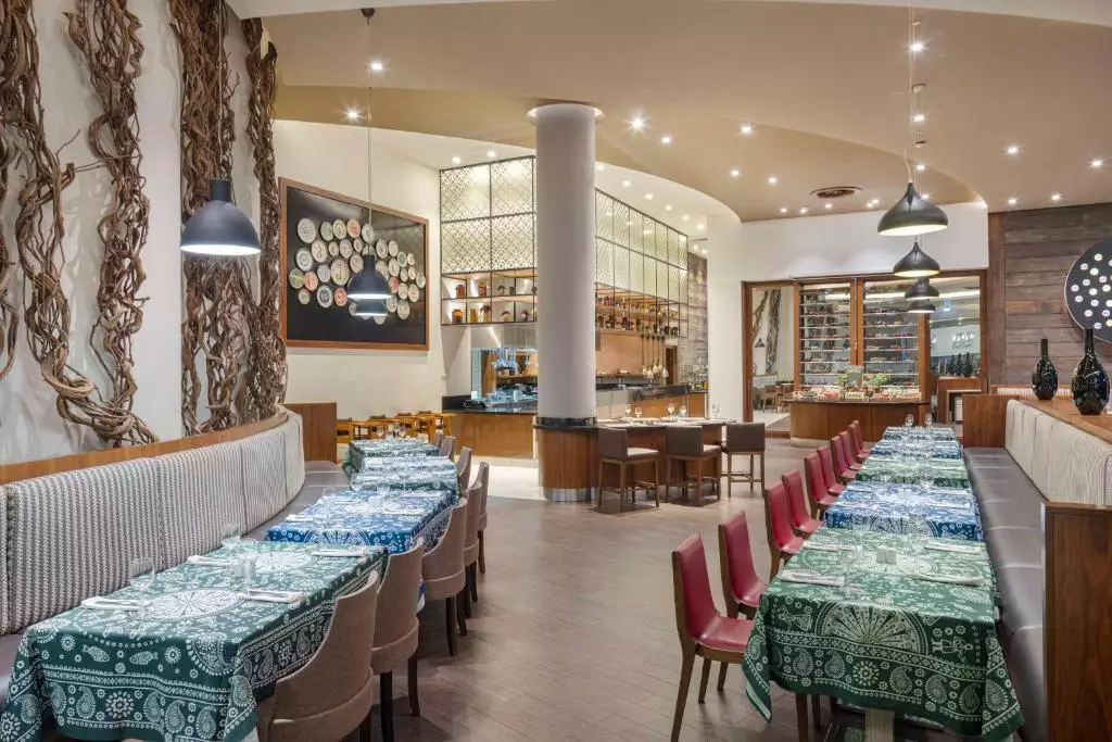 رستوران HOTEL HILTON